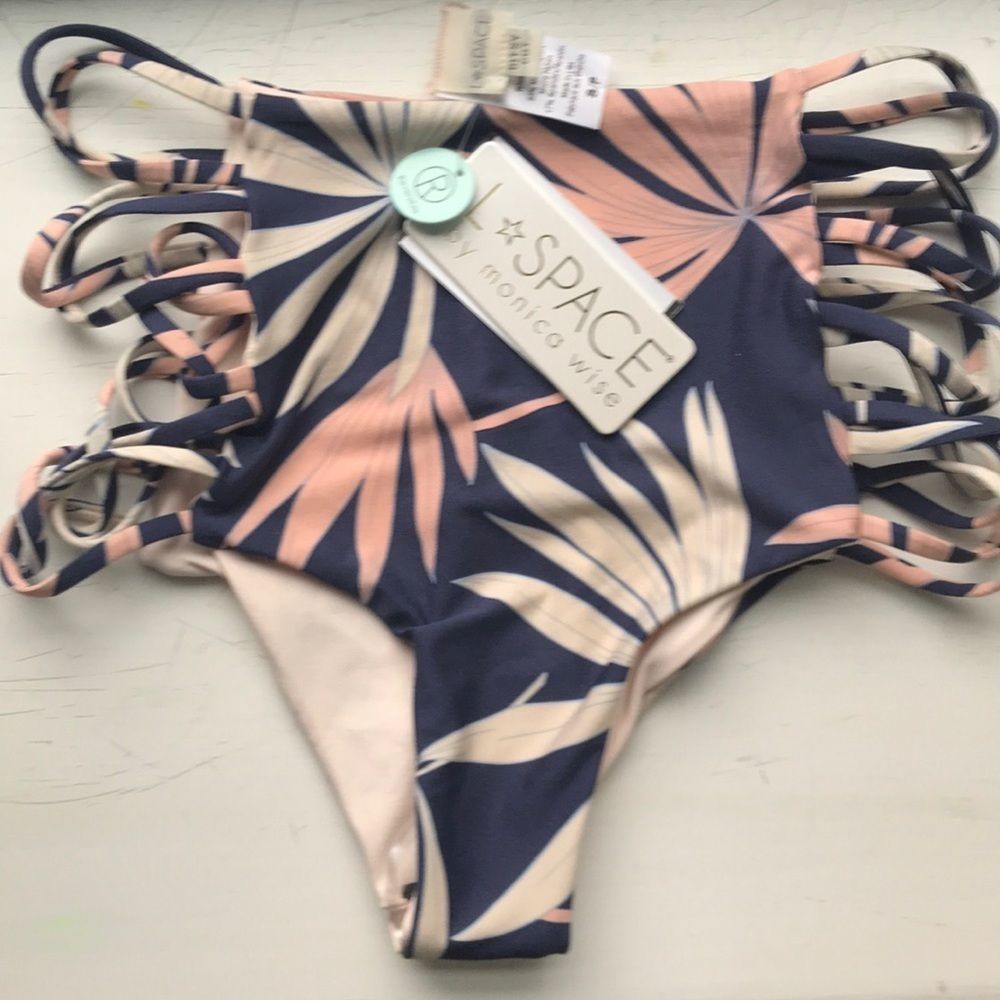L* SPACE Polynesian Palm Bikini Bottom  size S - Picture 5 of 6